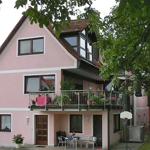  Apartment Singer